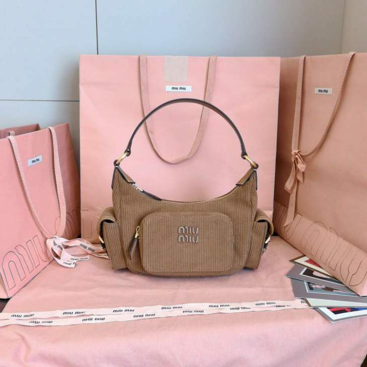 Picture of Miu Miu Handbags _SKUfw226715934fw